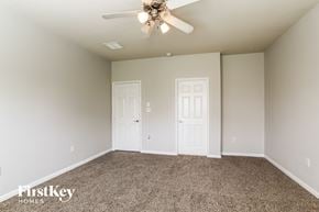 Highlands house for rent - the master bedroom has carpet and a ceiling fan
