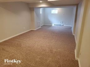 Amelia house for rent - a carpeted room with a white wall and a window