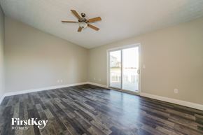Pickerington house for rent - the spacious living room with hardwood flooring and a ceiling fan