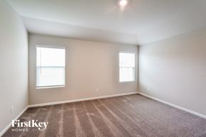 San Antonio house for rent - the spacious living room with carpeting and two windows