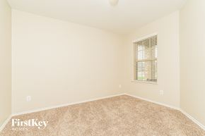 Nevada house for rent - a spacious room with carpet and a window