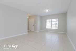 Sorrento house for rent - the living room and dining room are spacious and clean