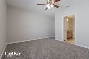Sorrento house for rent - a bedroom with a carpeted floor and a ceiling fan