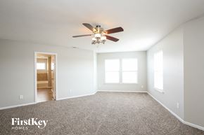 Franklin house for rent - the master bedroom has a ceiling fan and carpet