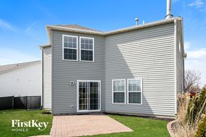 Franklin house for rent - the outside of a grey house with a driveway and grass
