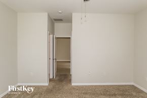 Davenport house for rent - a bedroom with white walls and carpet and a door to a hallway