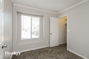 Mesa house for rent - a bedroom with a large window and a closet