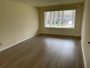 Kettering apartment for rent - A room with wooden flooring and a window with blinds.