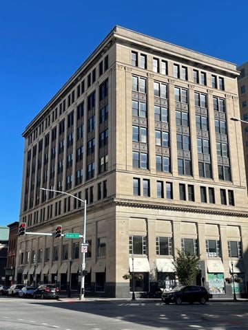 Davenport apartment for rent - a tall building on the corner of a city street