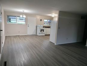 Kettering apartment for rent - an empty living room and kitchen with wood flooring
