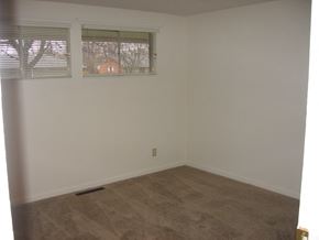 Kettering apartment for rent - an empty room with a window in it