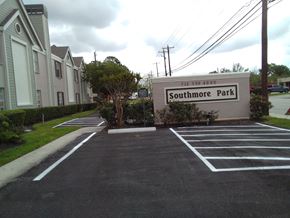Pasadena apartment for rent - A sign for Southmore Park is in front of a building.