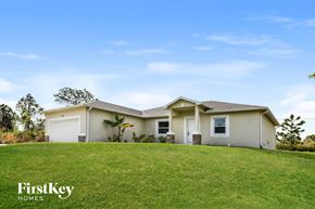 Port Charlotte house for rent - a house on a hill with a green lawn