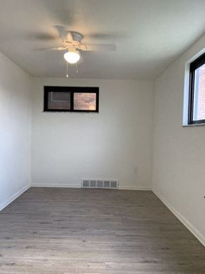 East Mckeesport apartment for rent - A room with a ceiling fan and a window.
