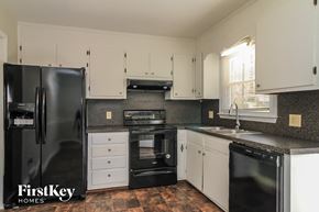 Winston-Salem house for rent - 318 Elm Drive Winston-Salem, NC 27105