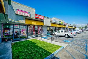 Hawthorne apartment for rent - a fish store with cars parked in front of it