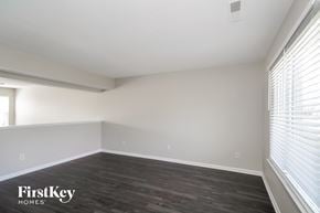 Franklin house for rent - the spacious living room with wood flooring and white walls
