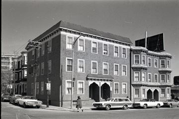 Cambridge apartment for rent - a black and white photo of a building on a city street