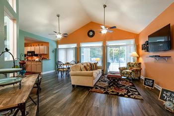 Clubhouse w/ wi-fi