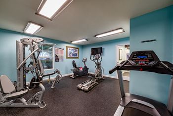 24-Hr fitness center w/ wi-fi