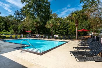Sparkling pool w/ wi-fi