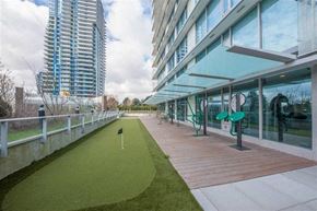 Vancouver apartment for rent - A golf course is situated on a rooftop patio.