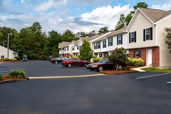 Townhome style community w/ large floor plans