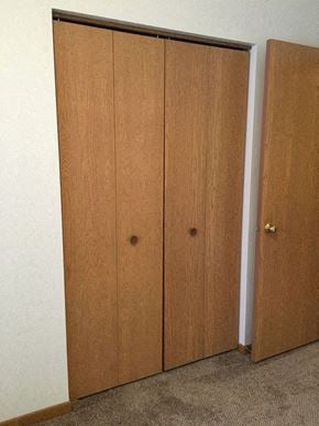 Morris townhouse for rent - a pair of closet doors in a room