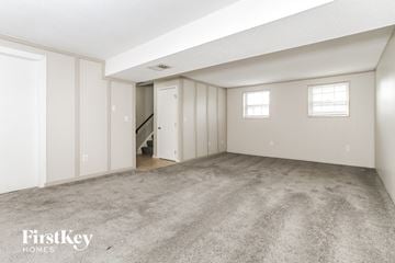 Middletown house for rent - a spacious living room with carpet and white walls