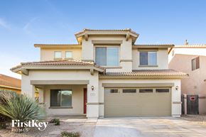 San Tan Valley house for rent - a house with a garage door in front of it