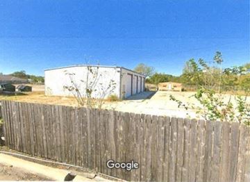 Killeen apartment for rent - A white tank sits behind a wooden fence.