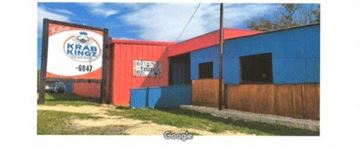 Killeen apartment for rent - A Krab King restaurant with a red and blue building.