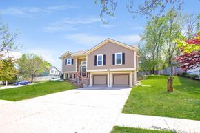 Kansas City house for rent - A two-story house with a garage and a driveway.