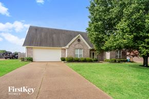 Arlington house for rent - A house with a driveway in front of it.