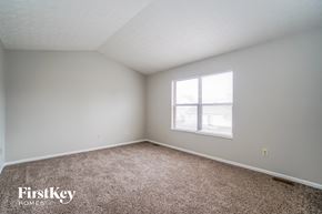 Columbus house for rent - a bedroom with carpet and a window