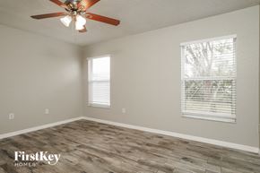 Winter Haven house for rent - a living room with wood floors and a ceiling fan