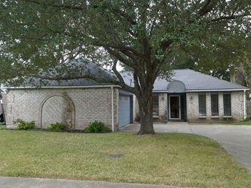 Missouri City house for rent - a brick house with a tree in front of it