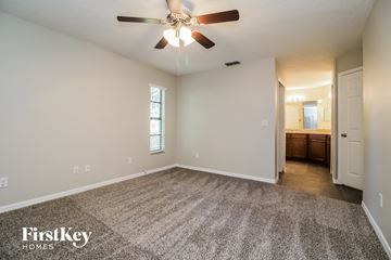 Deltona house for rent - the spacious living room with carpet and ceiling fan