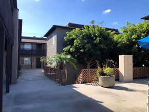 Los Alamitos apartment for rent - the courtyard in front of our building