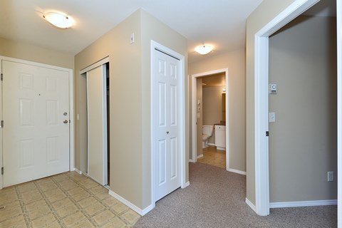 Floor plan for 2 beds, 1.5 baths, 925 sqft