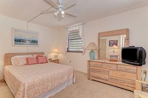 Bradenton house for rent - a bedroom with a bed and a tv