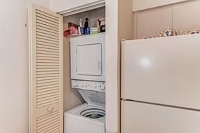 Bradenton house for rent - a washer and dryer in a kitchen next to a refrigerator