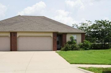 Springfield house for rent - A house with a brown roof and two garage doors.