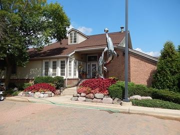 Schaumburg house for rent - 100 White Oak Ct.