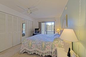 Bradenton house for rent - a bedroom with a large bed and a ceiling fan