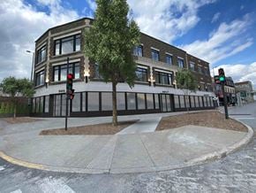 Montréal apartment for rent - A street view of a building with a traffic light showing red.