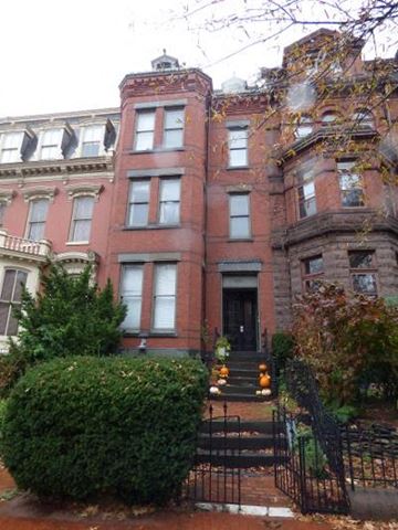 Washington apartment for rent - A red brick building with a black gate in front.