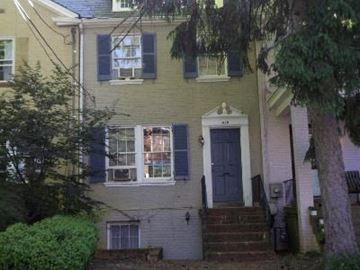 Washington apartment for rent - A house with a grey front door and a small porch.