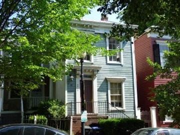 Washington apartment for rent - A blue house with a red house next to it.