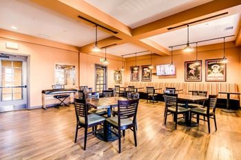 Dilly dally's pub